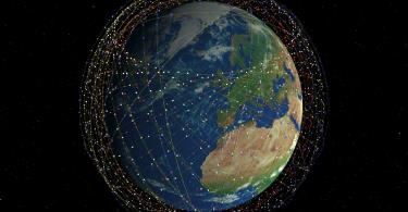 مركز الفلك الدولي يصور قطار الأقمار الصناعية لدى مروره  في سماء الإمارات 